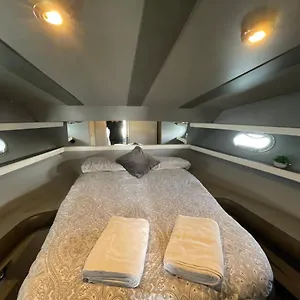 Confortable Yatch Botel
